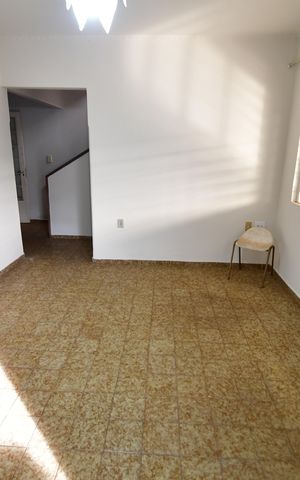Casa à venda com 200m², 3 quartos e 2 vagasSala