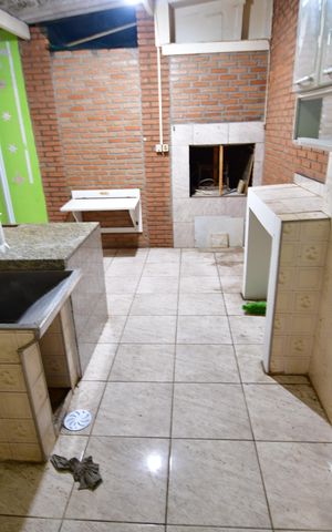 Casa à venda com 200m², 3 quartos e 2 vagasÁrea de Serviço