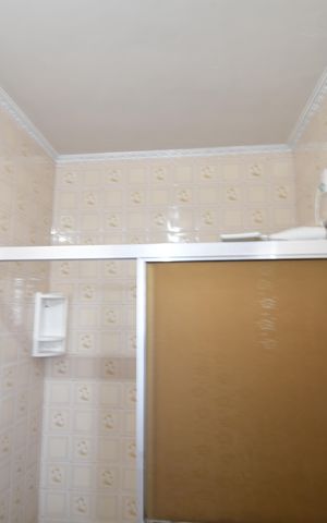Casa à venda com 200m², 3 quartos e 2 vagasBanheiro