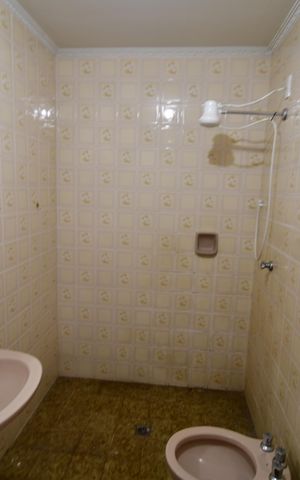 Casa à venda com 200m², 3 quartos e 2 vagasBanheiro