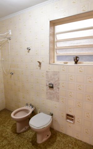 Casa à venda com 200m², 3 quartos e 2 vagasBanheiro