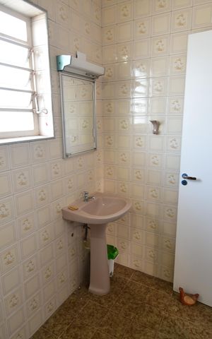 Casa à venda com 200m², 3 quartos e 2 vagasBanheiro