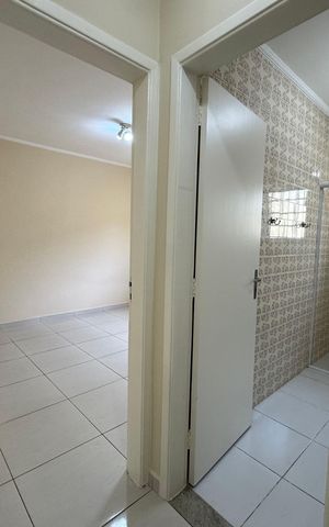 Casa à venda com 214m², 3 quartos e 2 vagas Casa à venda com 214m², 3 quartos e 2 vagasCorredor