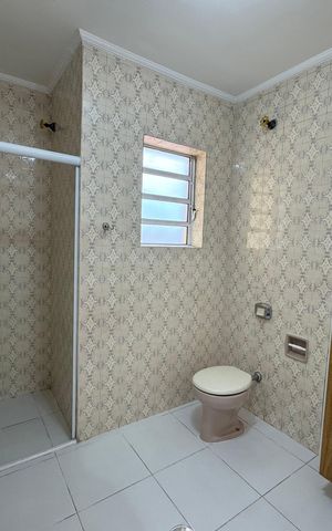 Casa à venda com 214m², 3 quartos e 2 vagas Casa à venda com 214m², 3 quartos e 2 vagasBanheiro da Suíte