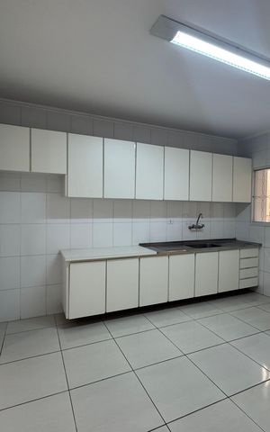 Casa à venda com 214m², 3 quartos e 2 vagas Casa à venda com 214m², 3 quartos e 2 vagasCozinha