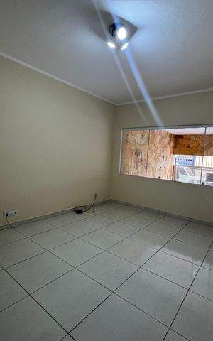 Casa à venda com 214m², 3 quartos e 2 vagas Casa à venda com 214m², 3 quartos e 2 vagasSala
