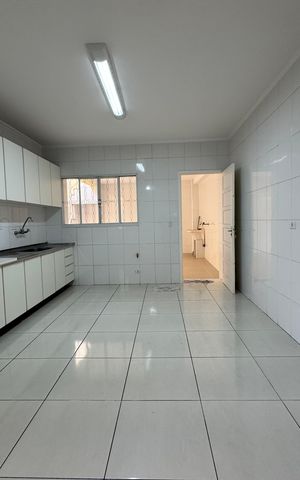 Casa à venda com 214m², 3 quartos e 2 vagas Casa à venda com 214m², 3 quartos e 2 vagasCozinha