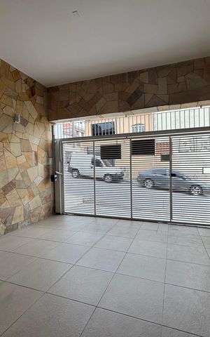 Casa à venda com 214m², 3 quartos e 2 vagas Casa à venda com 214m², 3 quartos e 2 vagasGaragem