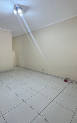 Casa à venda com 214m², 3 quartos e 2 vagas Casa à venda com 214m², 3 quartos e 2 vagasSala