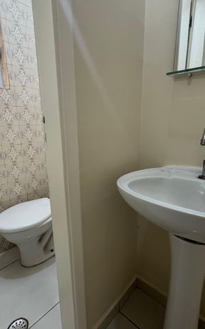 Casa à venda com 214m², 3 quartos e 2 vagas Casa à venda com 214m², 3 quartos e 2 vagasLavabo