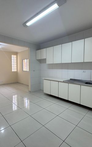 Casa à venda com 214m², 3 quartos e 2 vagas Casa à venda com 214m², 3 quartos e 2 vagasCozinha