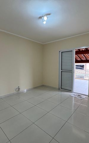 Casa à venda com 214m², 3 quartos e 2 vagas Casa à venda com 214m², 3 quartos e 2 vagasSuíte