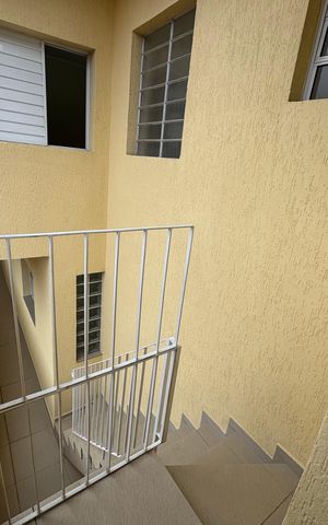 Casa à venda com 214m², 3 quartos e 2 vagas Casa à venda com 214m², 3 quartos e 2 vagasEscada