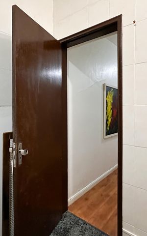 Casa à venda com 387m², 6 quartos e 7 vagas Casa à venda com 387m², 6 quartos e 7 vagasÁrea de Serviço - Casa 1