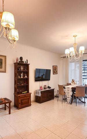 Casa à venda com 387m², 6 quartos e 7 vagas Casa à venda com 387m², 6 quartos e 7 vagasSala - Casa 1