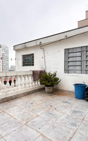 Casa à venda com 387m², 6 quartos e 7 vagas Casa à venda com 387m², 6 quartos e 7 vagasQuintal - Casa 2