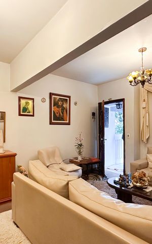Casa à venda com 387m², 6 quartos e 7 vagas Casa à venda com 387m², 6 quartos e 7 vagasSala - Casa 2