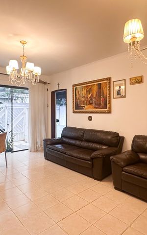 Casa à venda com 387m², 6 quartos e 7 vagas Casa à venda com 387m², 6 quartos e 7 vagasSala - Casa 1