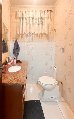 Casa à venda com 387m², 6 quartos e 7 vagas Casa à venda com 387m², 6 quartos e 7 vagasLavabo - Casa 1