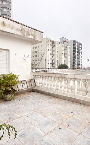 Casa à venda com 387m², 6 quartos e 7 vagas Casa à venda com 387m², 6 quartos e 7 vagasQuintal - Casa 2