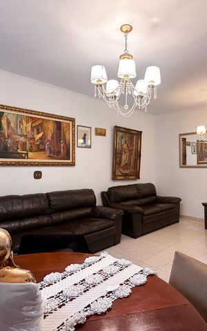 Casa à venda com 387m², 6 quartos e 7 vagas Casa à venda com 387m², 6 quartos e 7 vagasSala - Casa 1