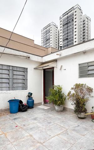 Casa à venda com 387m², 6 quartos e 7 vagas Casa à venda com 387m², 6 quartos e 7 vagasQuintal - Casa 2