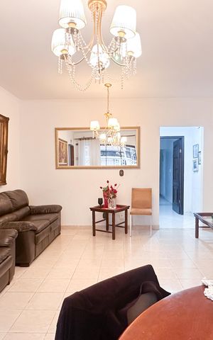 Casa à venda com 387m², 6 quartos e 7 vagas Casa à venda com 387m², 6 quartos e 7 vagasSala - Casa 1