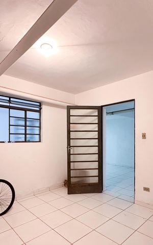 Casa à venda com 387m², 6 quartos e 7 vagas Casa à venda com 387m², 6 quartos e 7 vagasQuarto de Serviço 2