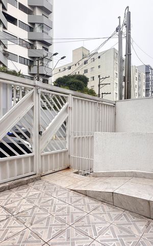 Casa à venda com 387m², 6 quartos e 7 vagas Casa à venda com 387m², 6 quartos e 7 vagasEntrada