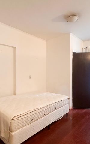 Casa à venda com 387m², 6 quartos e 7 vagas Casa à venda com 387m², 6 quartos e 7 vagasQuarto 1 - Casa 1