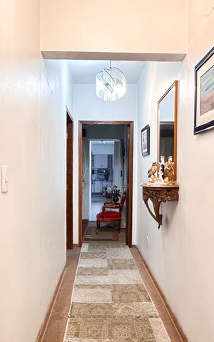 Casa à venda com 387m², 6 quartos e 7 vagas Casa à venda com 387m², 6 quartos e 7 vagasAcesso aos Quartos - Casa 2