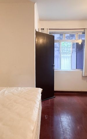 Casa à venda com 387m², 6 quartos e 7 vagas Casa à venda com 387m², 6 quartos e 7 vagasQuarto 1 - Casa 1