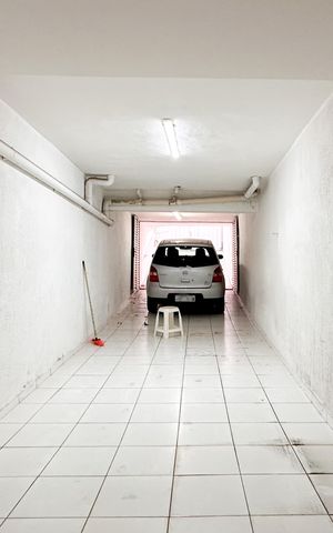 Casa à venda com 387m², 6 quartos e 7 vagas Casa à venda com 387m², 6 quartos e 7 vagasGaragem