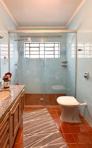 Casa à venda com 387m², 6 quartos e 7 vagas Casa à venda com 387m², 6 quartos e 7 vagasBanheiro Social - Casa 2