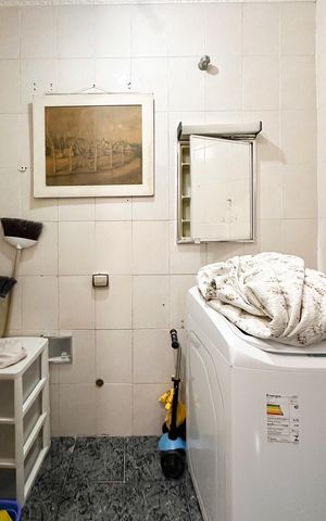 Casa à venda com 387m², 6 quartos e 7 vagas Casa à venda com 387m², 6 quartos e 7 vagasÁrea de Serviço - Casa 1