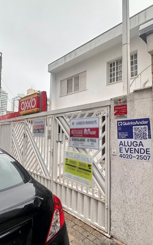 Casa à venda com 387m², 6 quartos e 7 vagas Casa à venda com 387m², 6 quartos e 7 vagasFachada