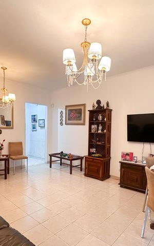 Casa à venda com 387m², 6 quartos e 7 vagas Casa à venda com 387m², 6 quartos e 7 vagasSala - Casa 1