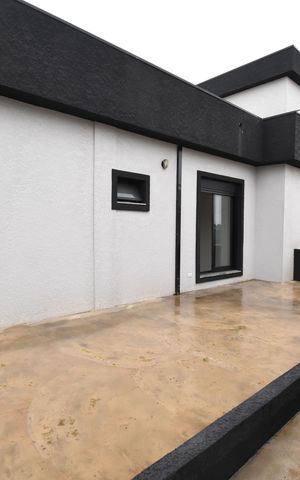 Casa de condomínio à venda com 211m², 3 quartos e 4 vagasÁrea externa