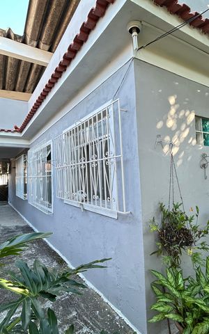 Casa à venda com 237m², 4 quartos e 3 vagasFachada