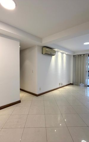 Apartamento à venda com 117m², 3 quartos e 2 vagas Apartamento à venda com 117m², 3 quartos e 2 vagasSala