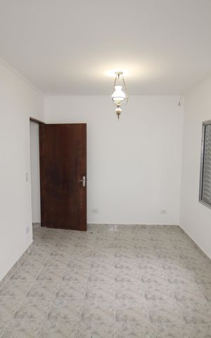 Casa para alugar com 150m², 2 quartos e 2 vagasQuarto 1