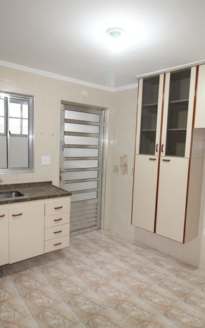 Casa para alugar com 150m², 2 quartos e 2 vagasCozinha
