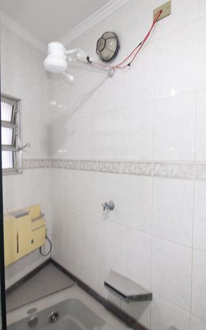 Casa para alugar com 150m², 2 quartos e 2 vagasQuarto 1 - Banheiro