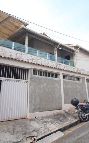 Casa à venda com 360m², 3 quartos e 2 vagasFachada casa 1