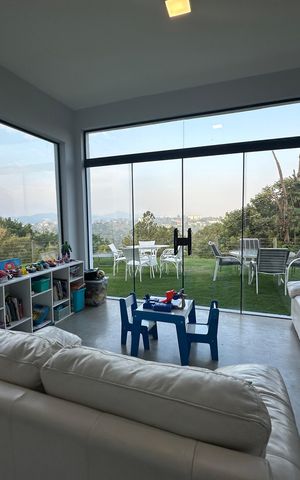Casa à venda com 2967m², 3 quartos e 4 vagas Casa à venda com 2967m², 3 quartos e 4 vagasSala