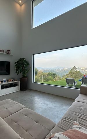 Casa à venda com 2967m², 3 quartos e 4 vagas Casa à venda com 2967m², 3 quartos e 4 vagasSala