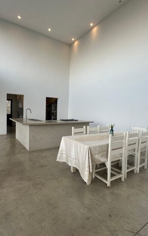 Casa à venda com 2967m², 3 quartos e 4 vagas Casa à venda com 2967m², 3 quartos e 4 vagasSala de Jantar
