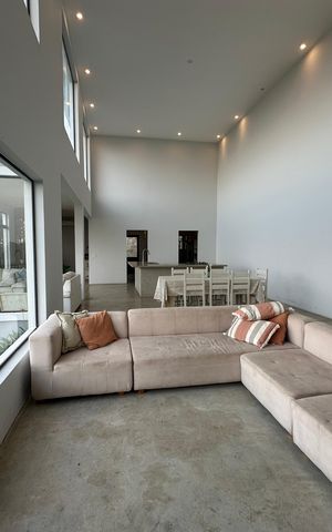 Casa à venda com 2967m², 3 quartos e 4 vagas Casa à venda com 2967m², 3 quartos e 4 vagasSala
