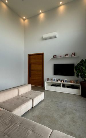 Casa à venda com 2967m², 3 quartos e 4 vagas Casa à venda com 2967m², 3 quartos e 4 vagasSala