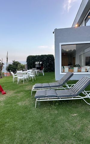 Casa à venda com 2967m², 3 quartos e 4 vagas Casa à venda com 2967m², 3 quartos e 4 vagasVaranda
